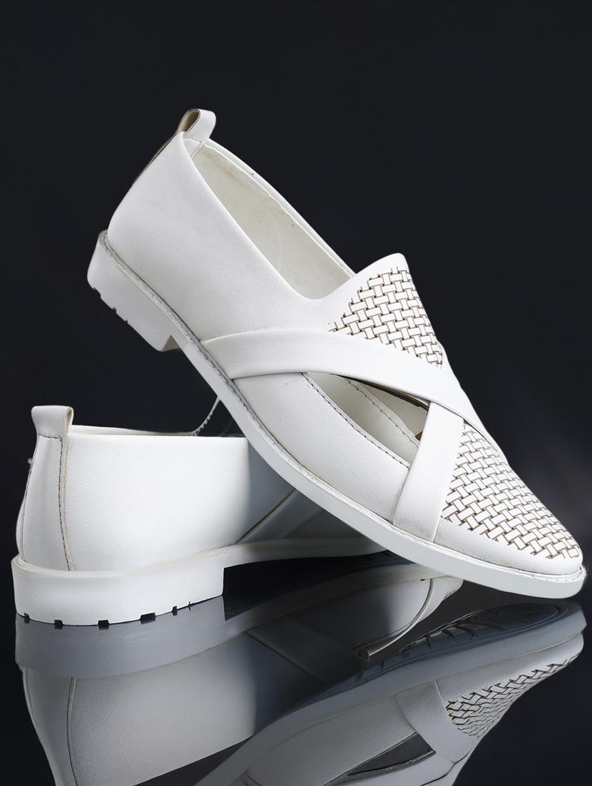 men white slip on mojari