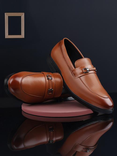 men slip on horsebit loafer - 21931658 -  Standard Image - 0