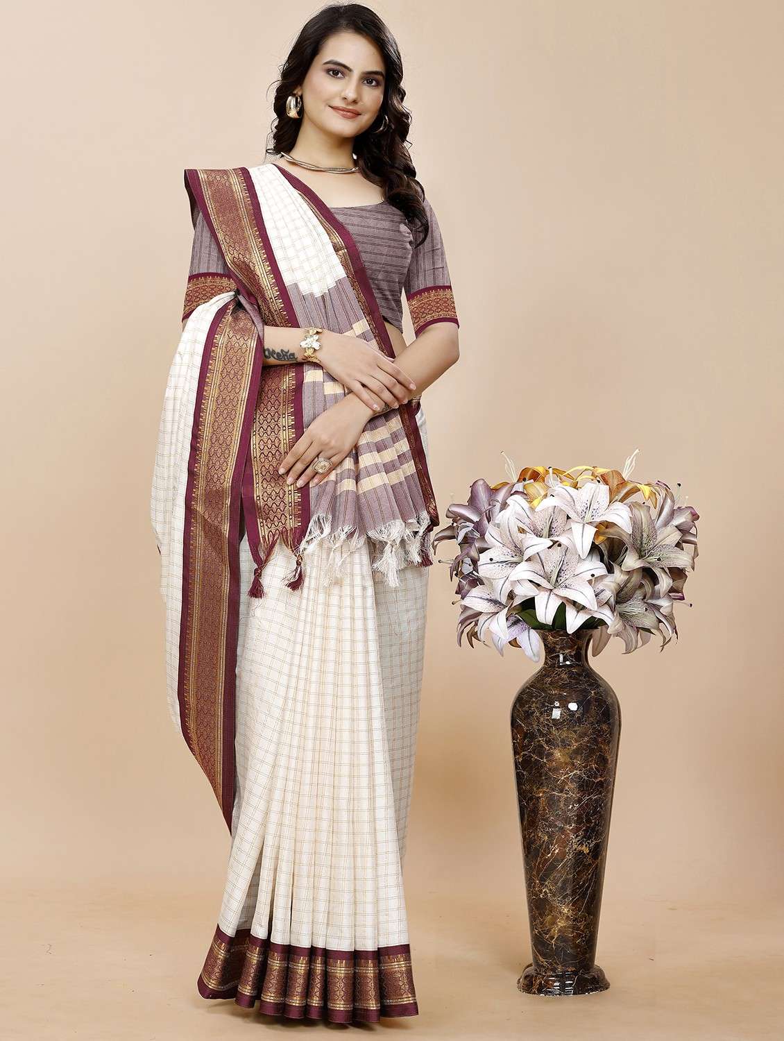 women checkered bordered saree with blouse