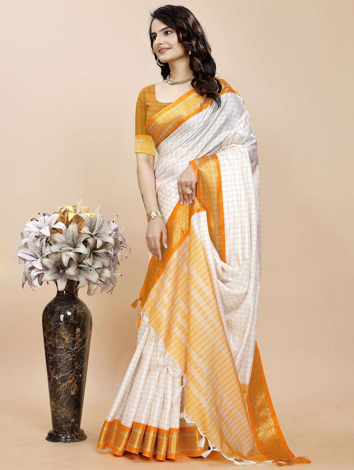 women checkered bordered saree with blouse