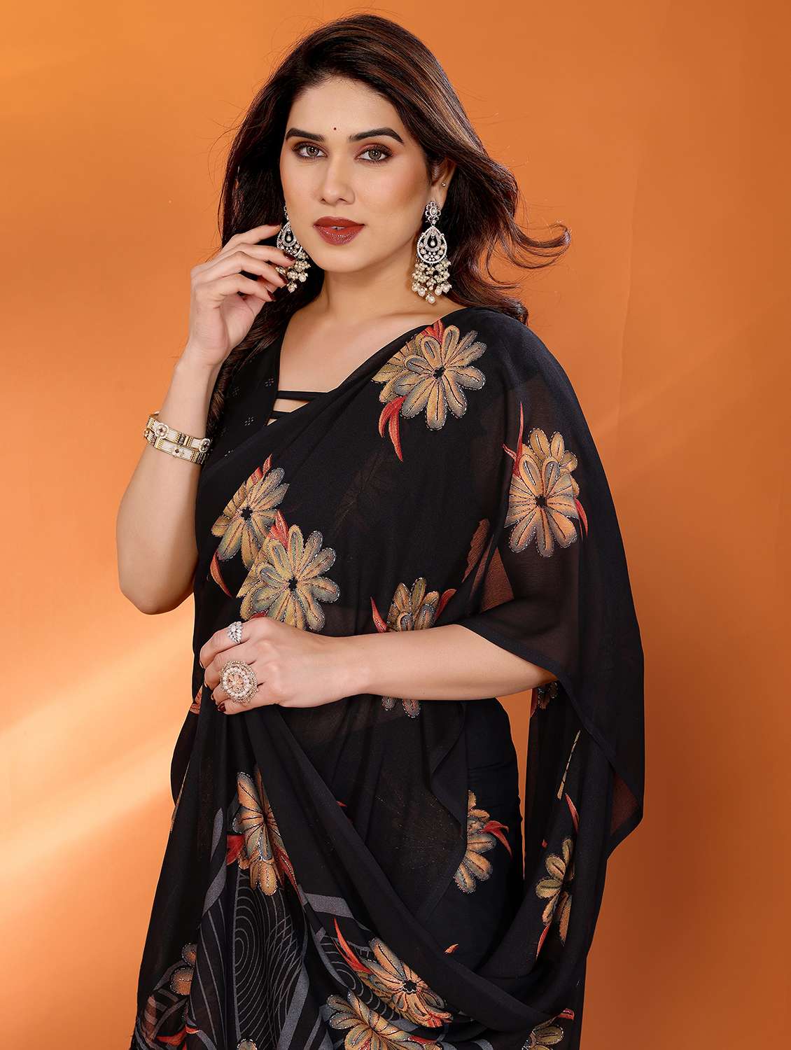 women floral printed saree with blouse - 21932169 - Standard Image - 3