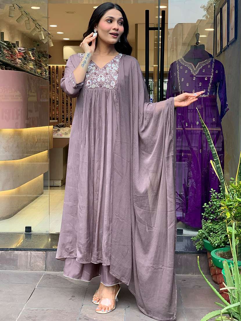 women three quarter sleeve kurta palazzo with dupatta set - 21932482 - Zoom Image - 0