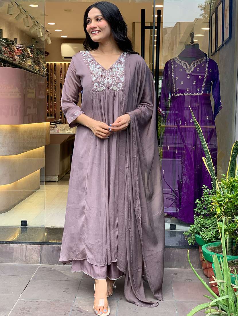 women three quarter sleeve kurta palazzo with dupatta set - 21932482 - Standard Image - 3