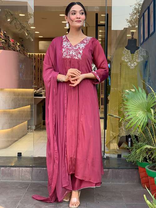 women three quarter sleeve kurta palazzo with dupatta set - 21932483 - Standard Image - 0