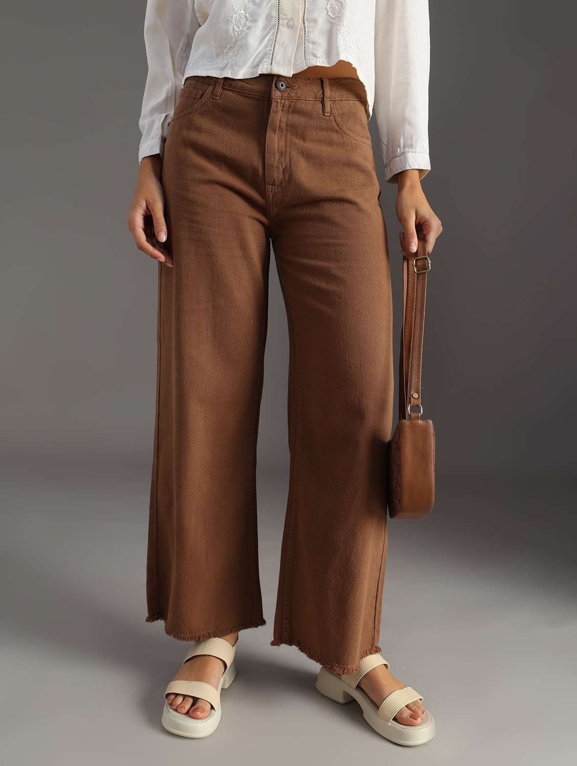 women solid mid rise wide leg jean