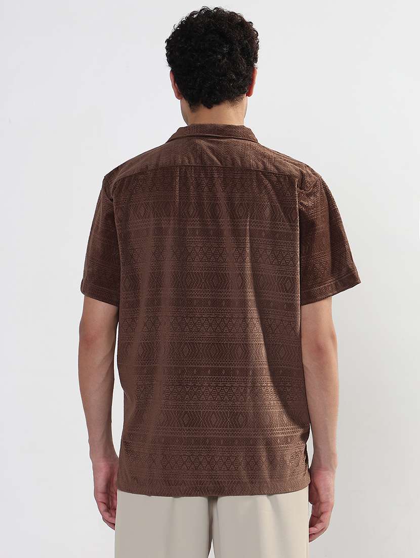 men textured cuban collar short sleeve loose fit shirt - 21933673 -  Standard Image - 3