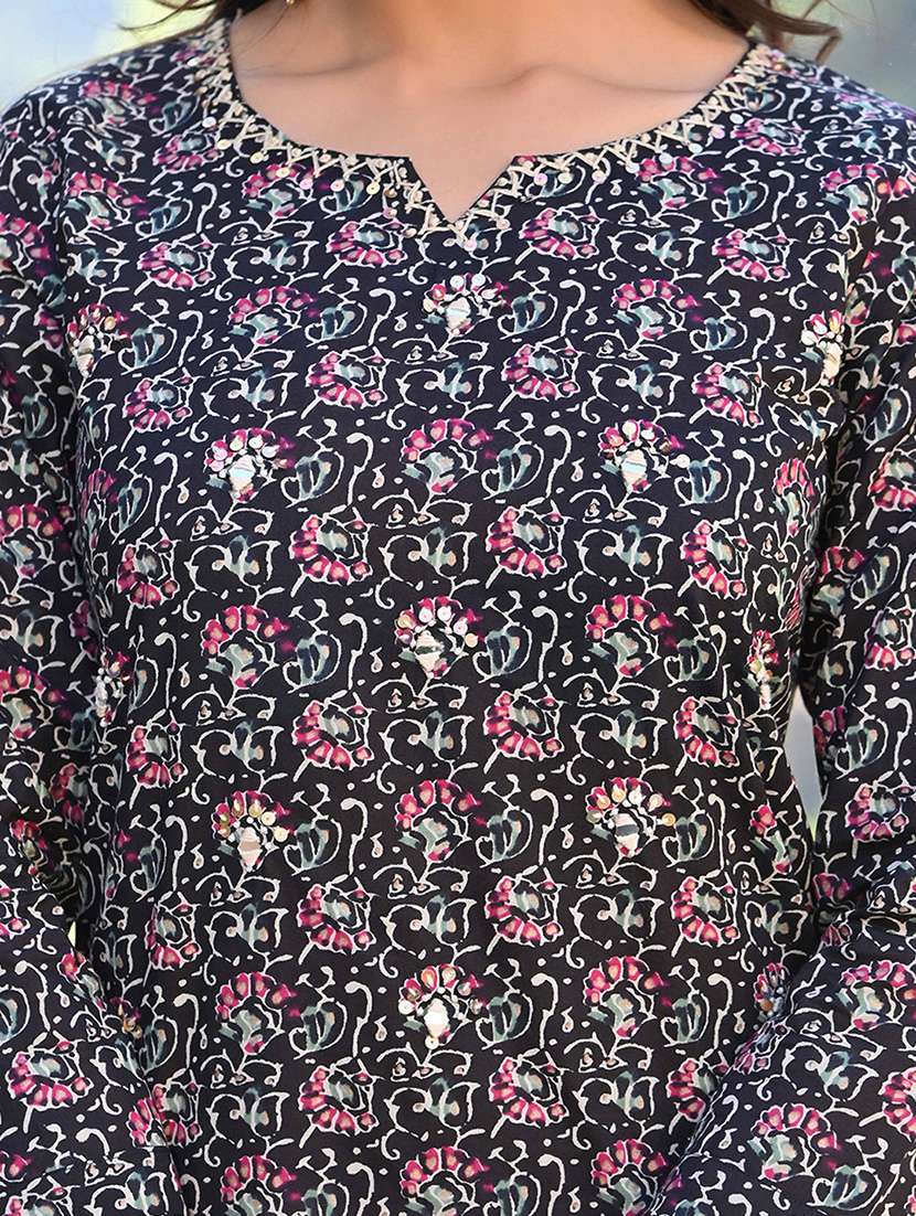 women three quarter sleeve a-line kurta - 21933984 - Standard Image - 3