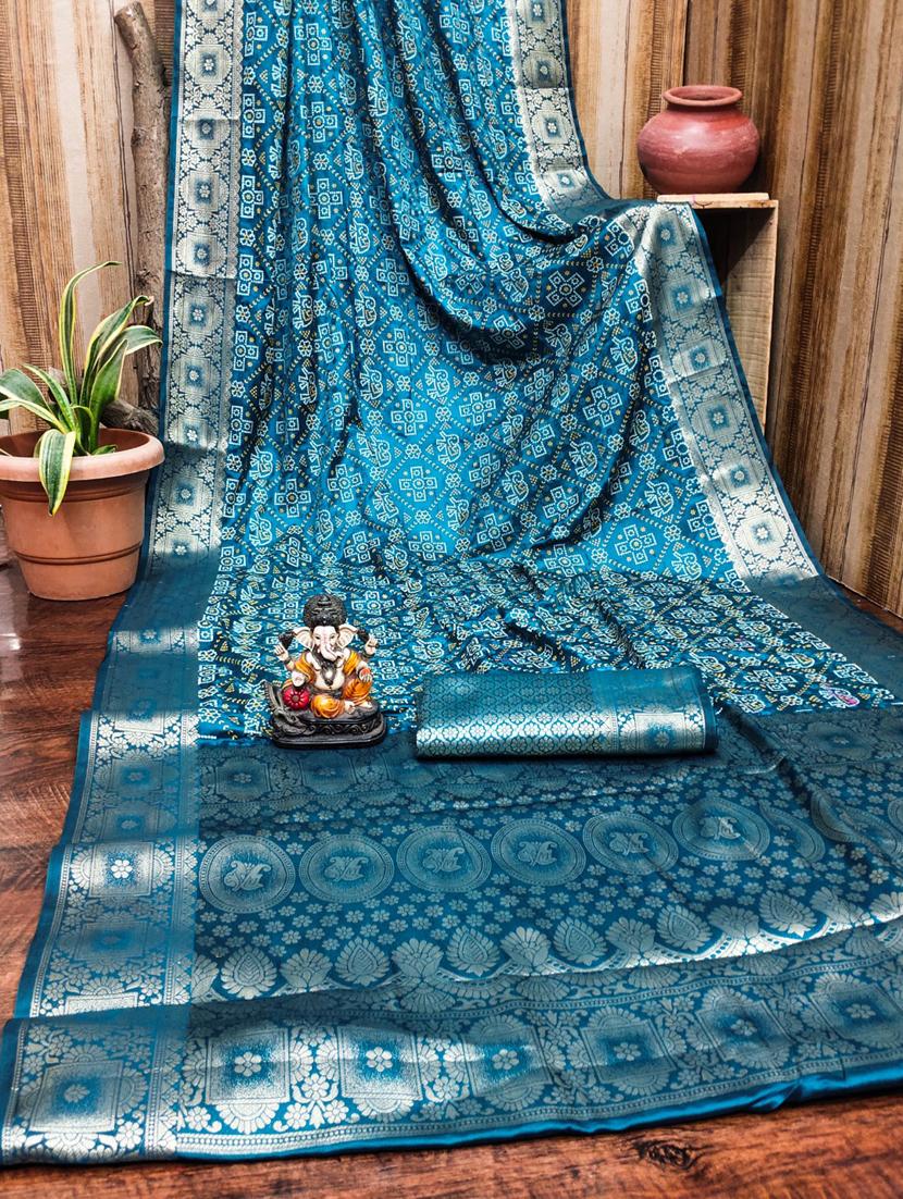 women bandhani bordered saree with blouse - 21935052 - Standard Image - 3