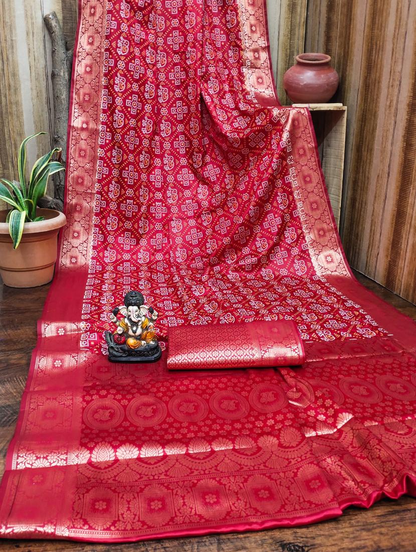 women bandhani bordered saree with blouse - 21935054 - Standard Image - 3