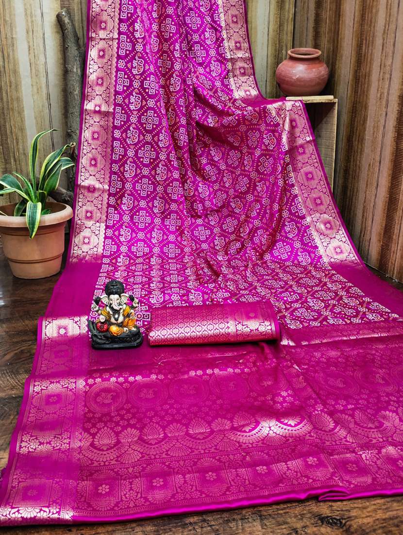 women bandhani bordered saree with blouse - 21935055 - Standard Image - 3