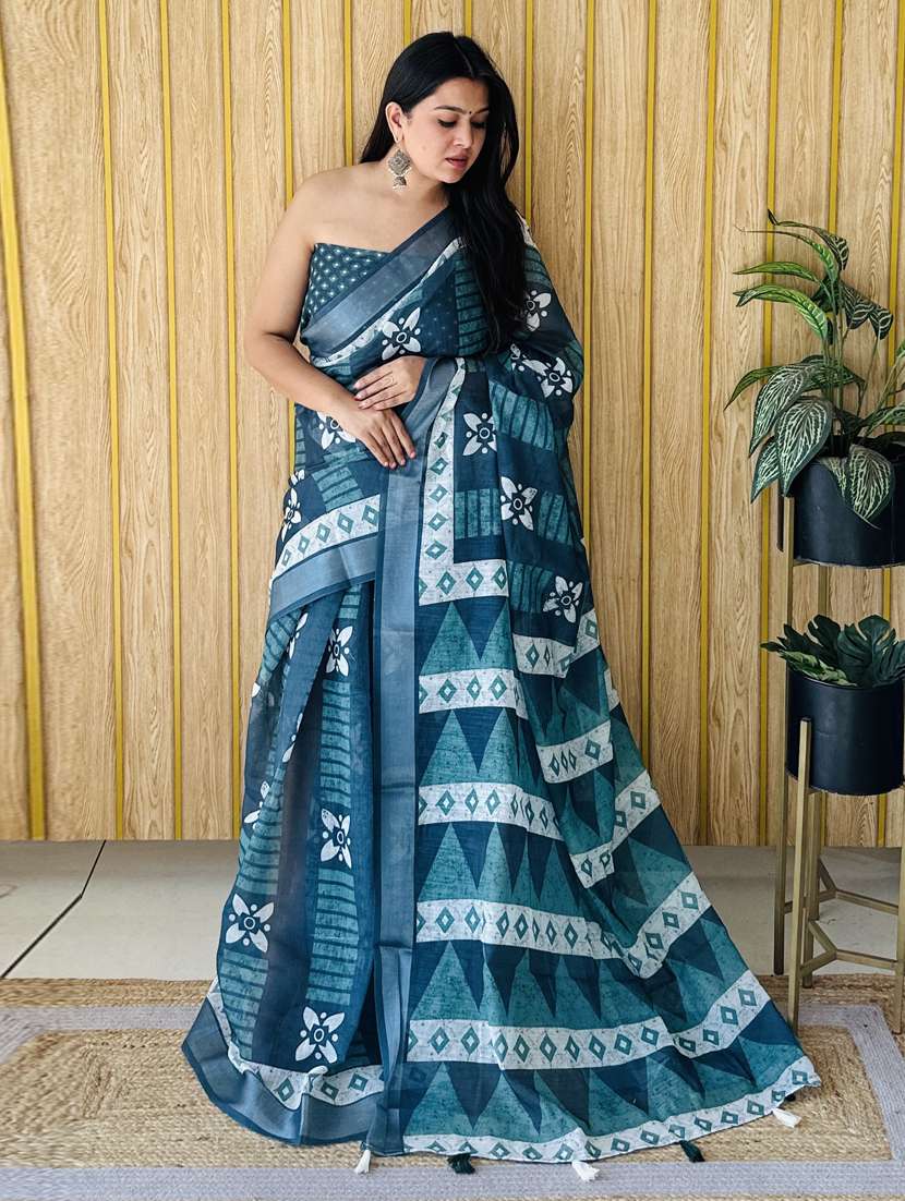 women printed casual wear saree with blouse - 21935079 - Zoom Image - 0