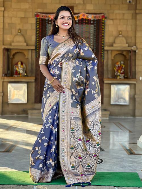 women self design banarasi saree with blouse - 21935103 - Standard Image - 0