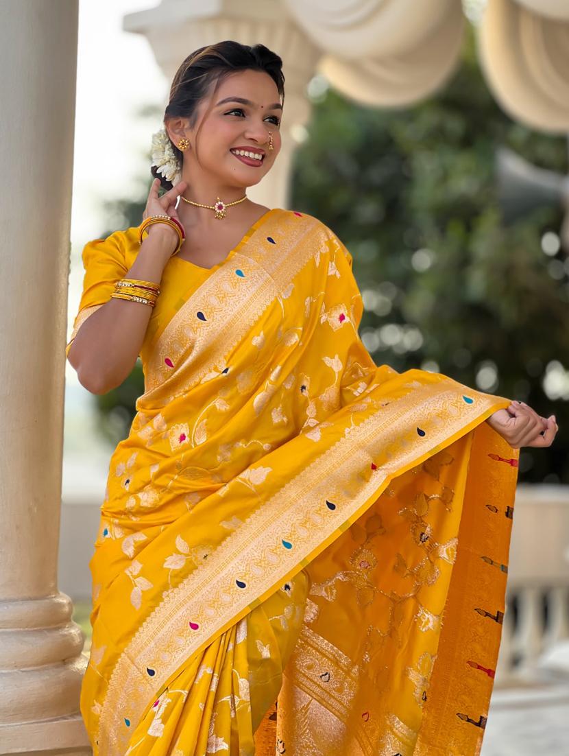 women self design banarasi saree with blouse - 21935112 - Standard Image - 3