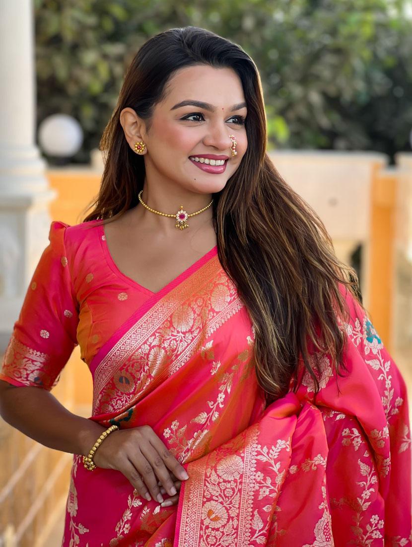 women self design banarasi saree with blouse - 21935138 - Standard Image - 3