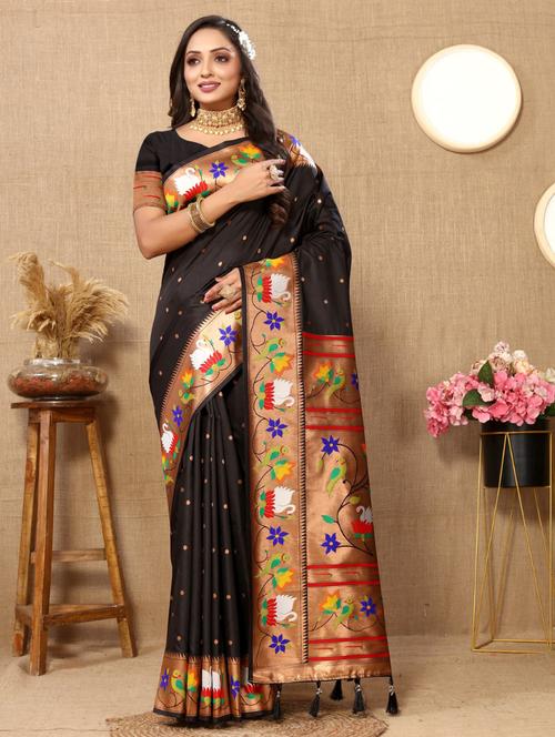 women self design paithani saree with blouse - 21935159 - Standard Image - 0