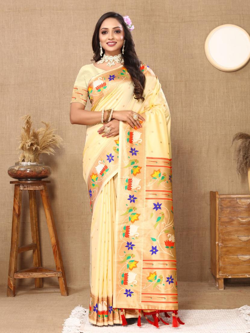 women self design paithani saree with blouse - 21935166 - Zoom Image - 0