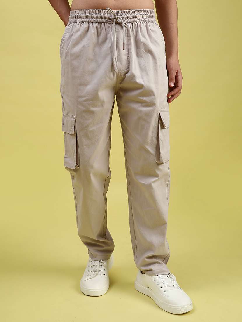 men solid mid rise regular fit cargo