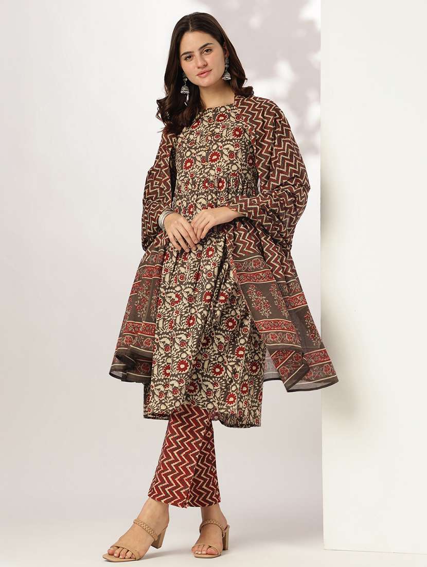 women elbow sleeve kurta pant with dupatta set