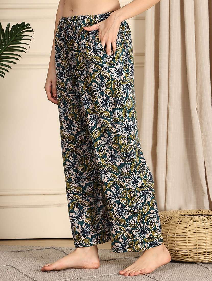 green cotton  pajama - 21939491 -  Standard Image - 3