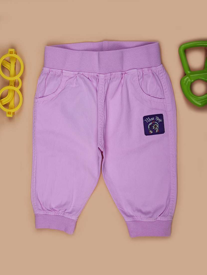 boys solid mid rise regular fit jogger