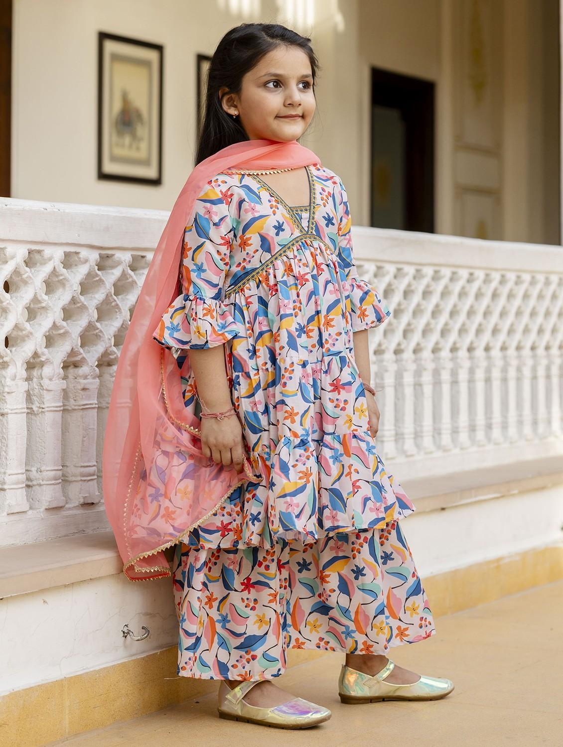 women printed kurta sharara with dupatta set - 21940999 - Standard Image - 5