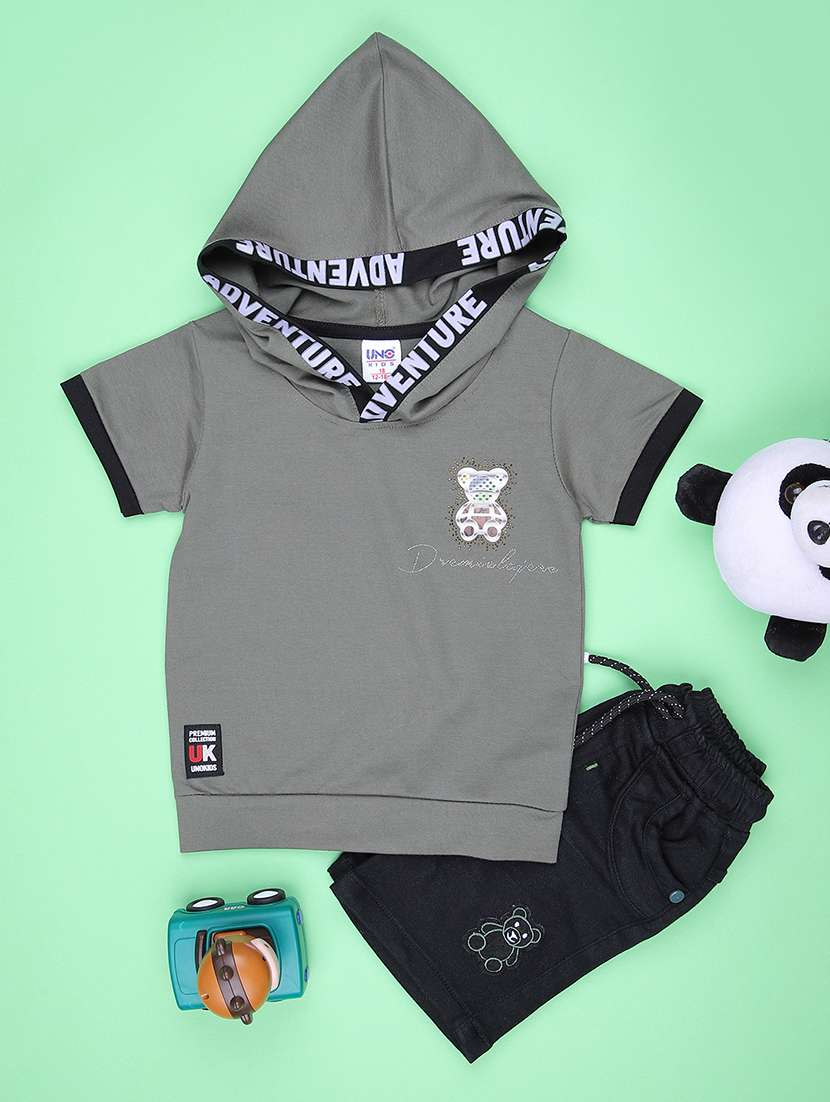 boys solid t-shirt & shorts twin set