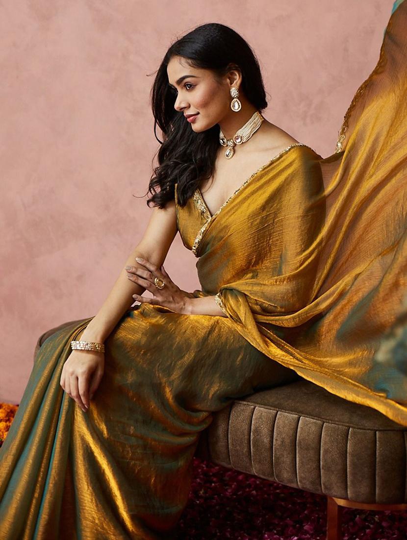 women solid with bordered embellished saree with blouse - 21941339 - Standard Image - 3