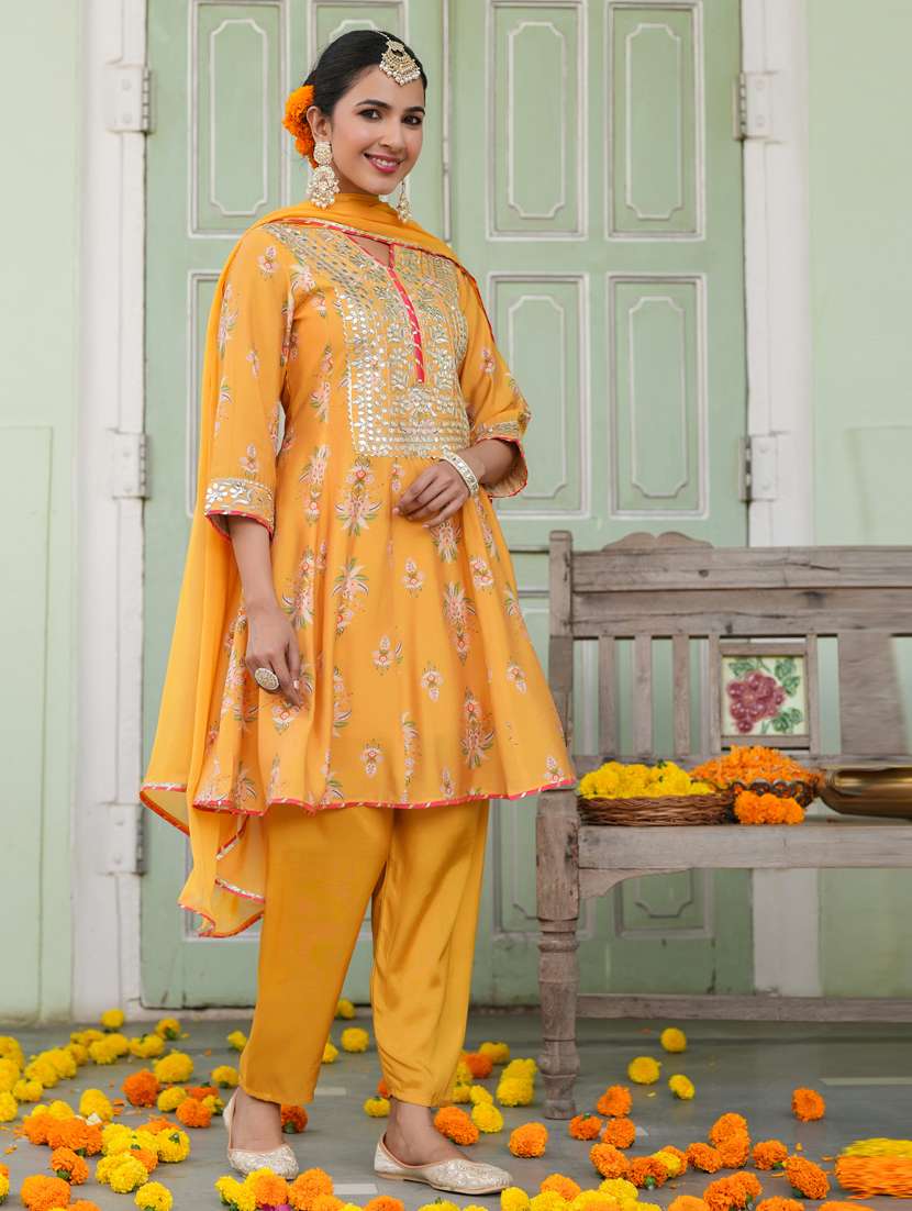 women three quarter sleeve anarkali kurta pant with dupatta set - 21941534 - Standard Image - 3