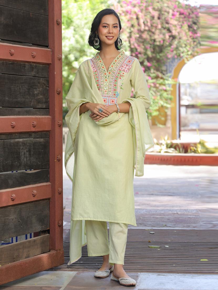 women three quarter sleeve kurta pant with dupatta set - 21941543 - Zoom Image - 0