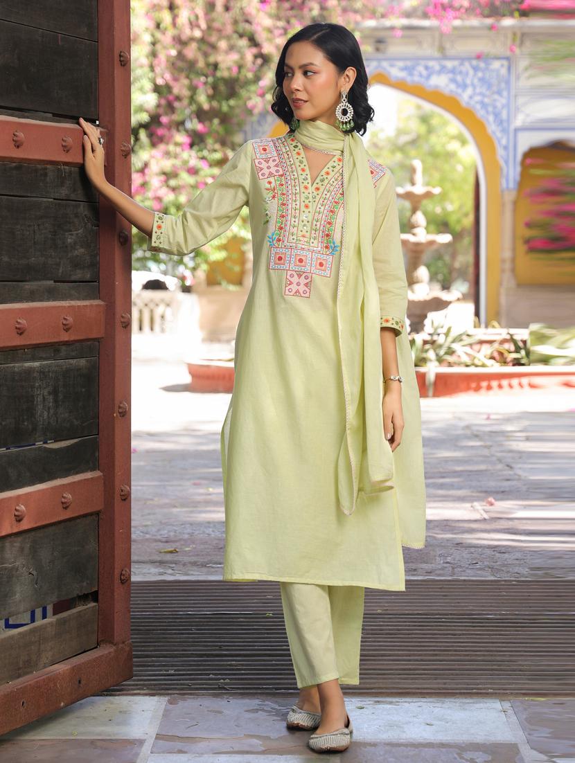 women three quarter sleeve kurta pant with dupatta set - 21941543 - Standard Image - 3