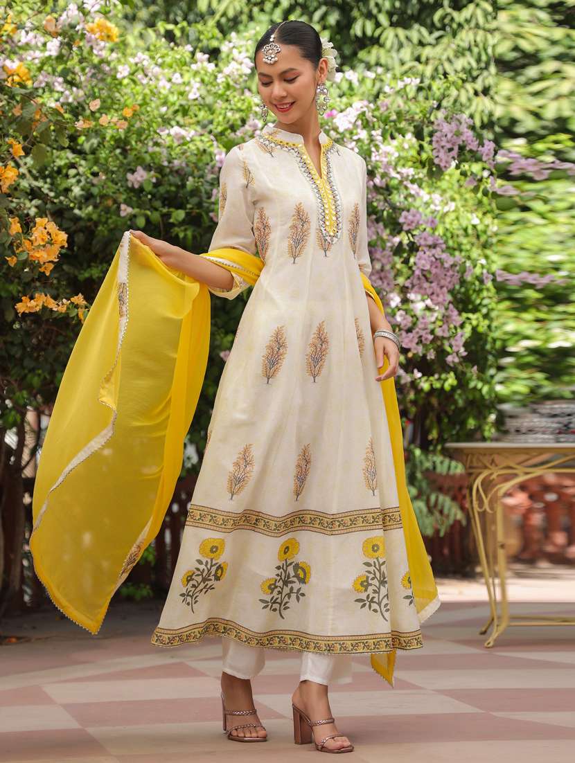 women three quarter sleeve anarkali kurta dupatta set - 21941549 - Standard Image - 3
