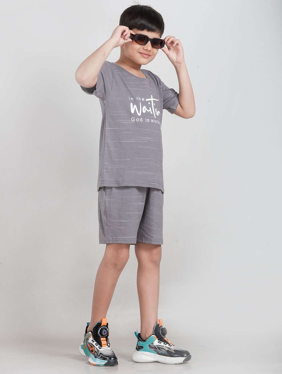 boys printed t-shirt & shorts co-ords set
