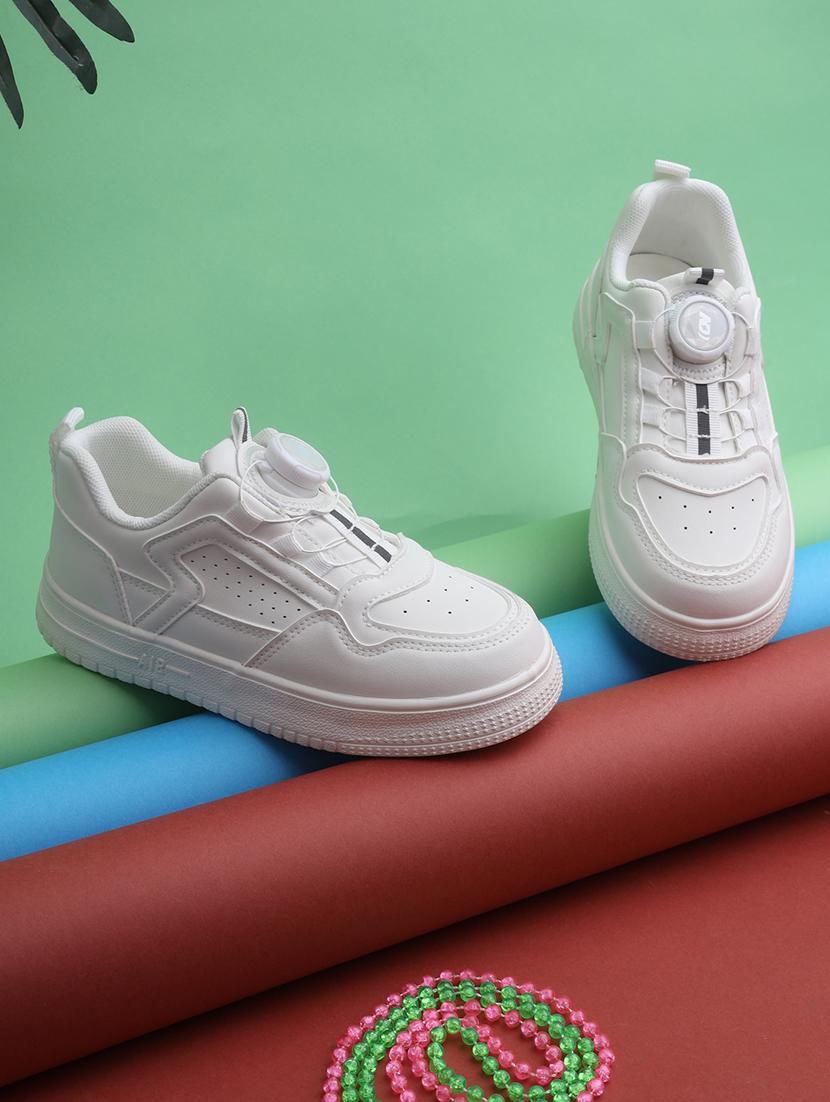 unisex white lace up sneaker - 21941735 - Zoom Image - 0