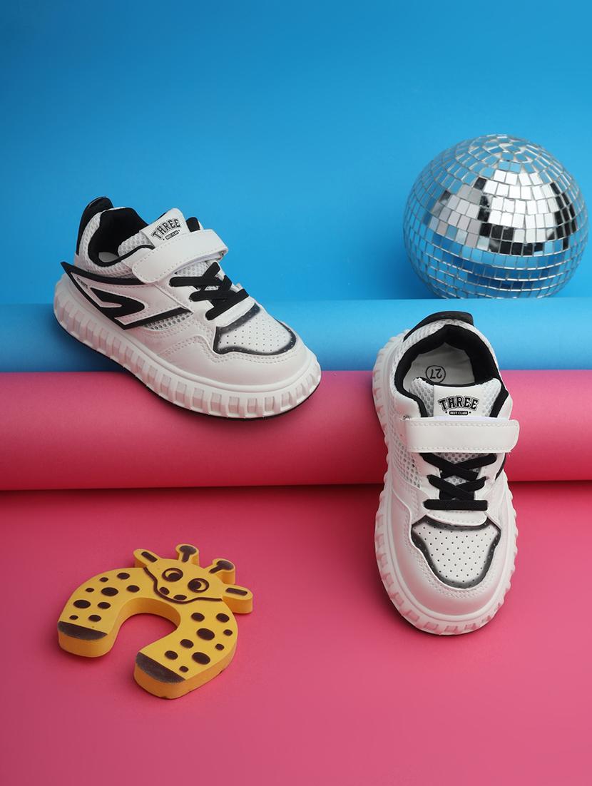 unisex white lace up sneaker - 21941749 - Zoom Image - 0