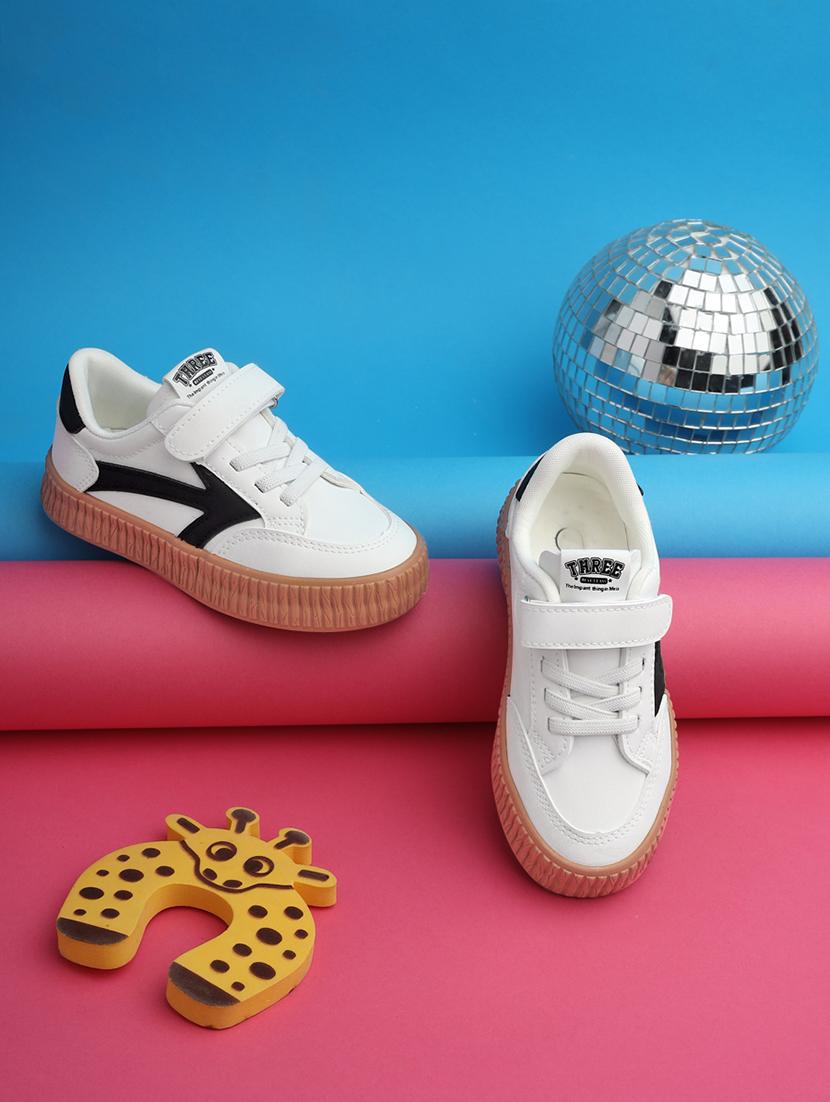 unisex white lace up sneaker - 21941751 - Zoom Image - 0