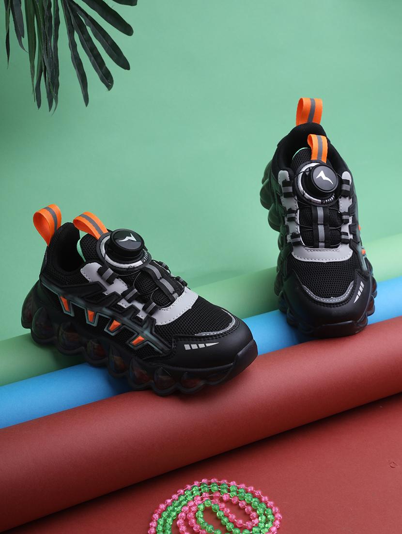 unisex black lace up sneaker - 21941757 - Zoom Image - 0