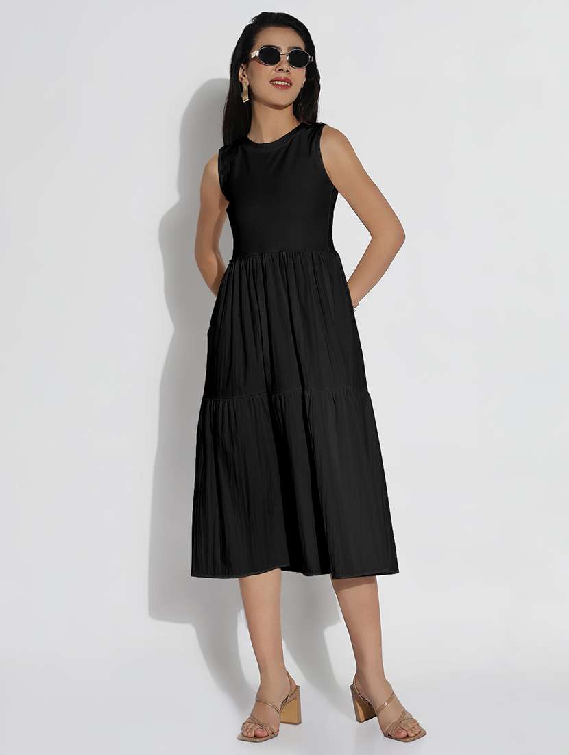 women black solid sleveeless tiered dress