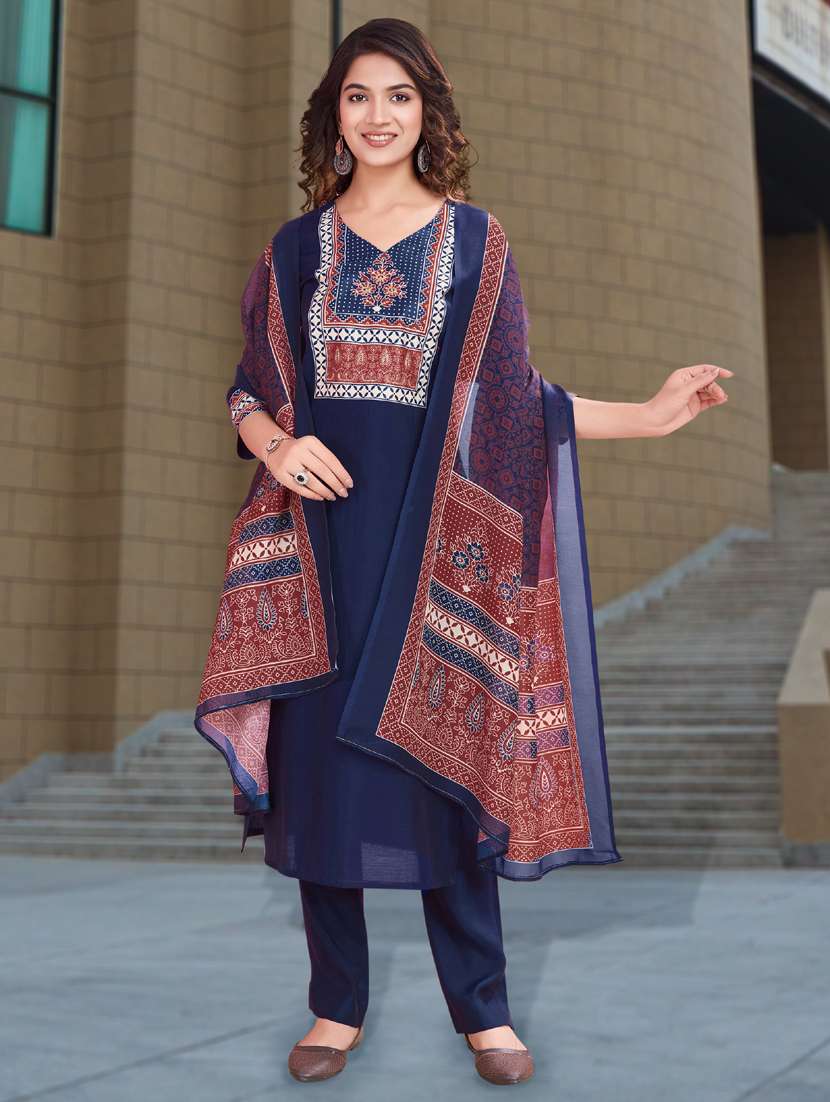 women three quarter sleeve kurta pant with dupatta set - 21942035 - Zoom Image - 0