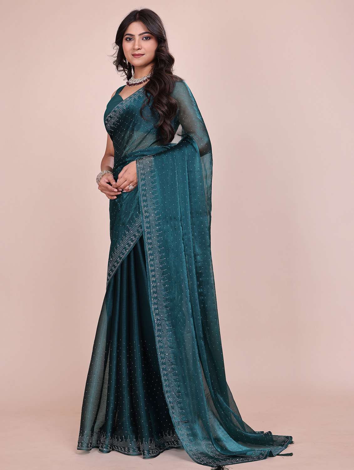 women solid with work embellished saree with blouse - 21943104 -  Standard Image - 3