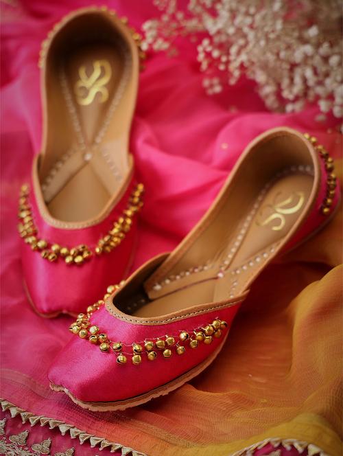 women embellished slip on juttis - 21943235 -  Standard Image - 0