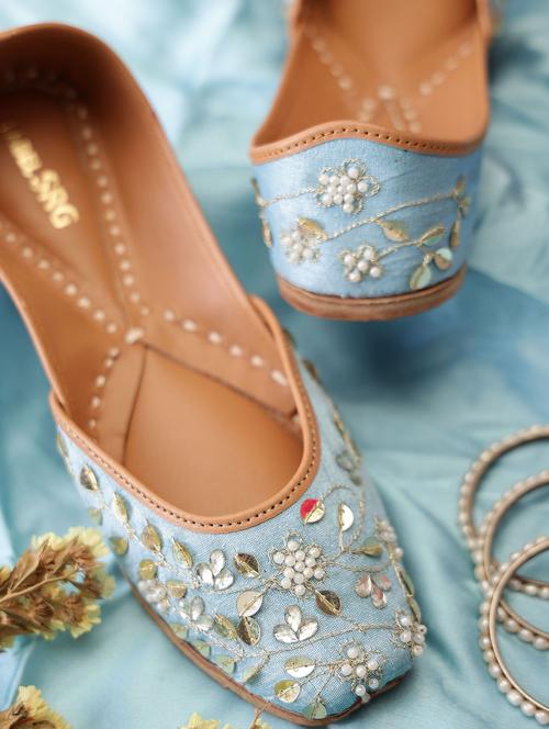 women embroidered slip on juttis - 21943240 - Standard Image - 0