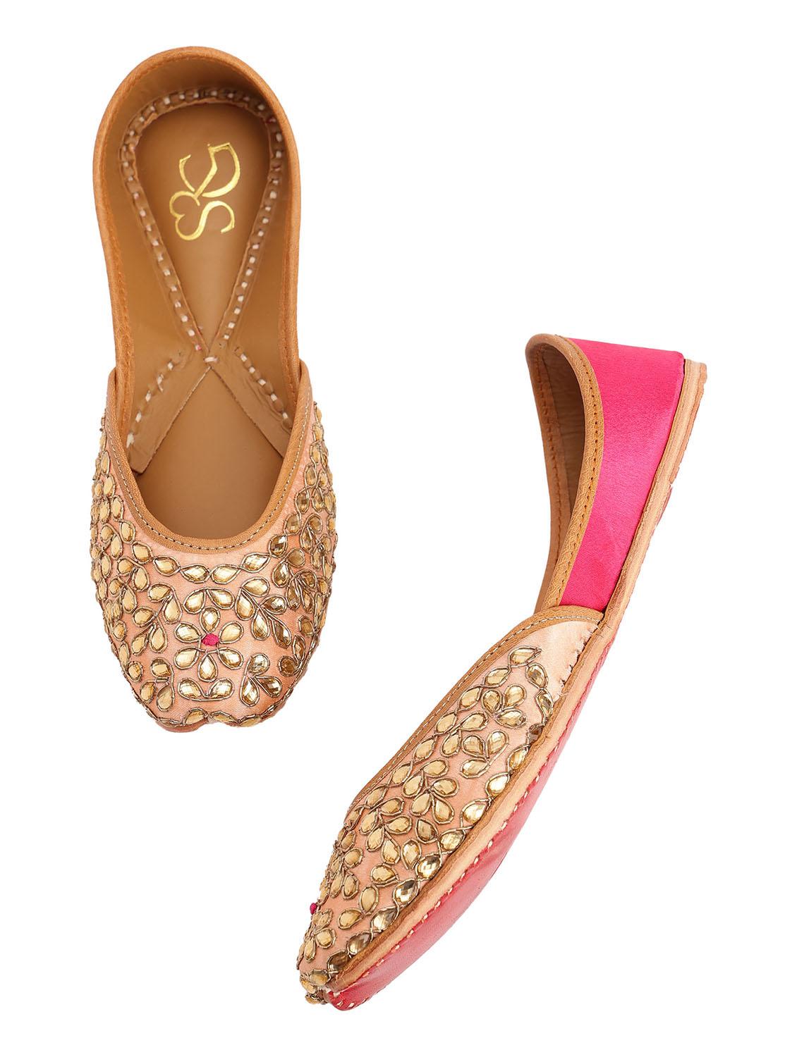 women embroidered slip on juttis - 21943247 - Standard Image - 3