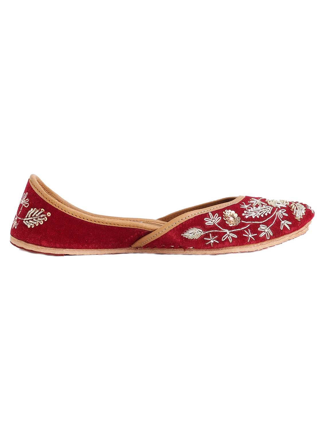women embroidered slip on juttis - 21943252 - Standard Image - 3