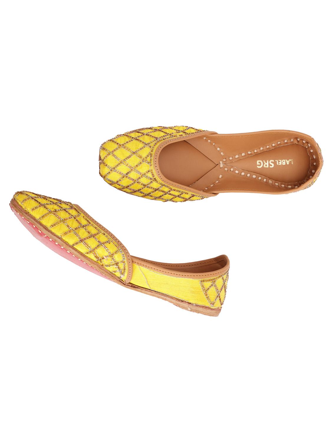women embellished slip on juttis - 21943255 - Standard Image - 3
