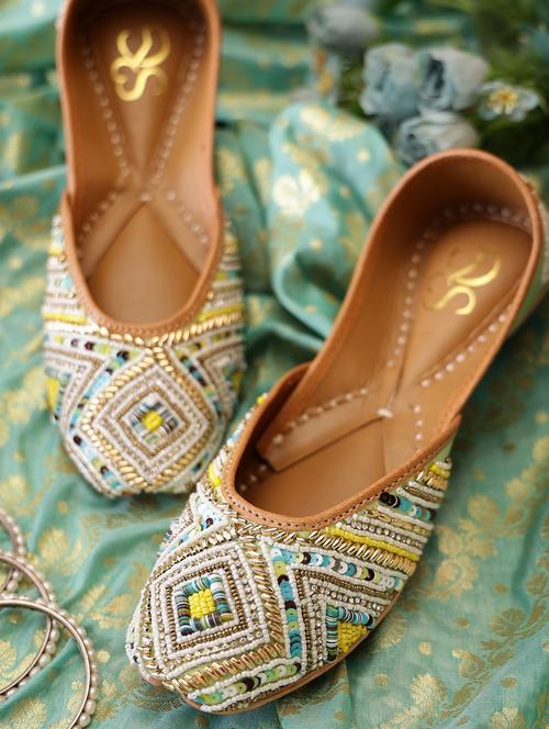 women embroidered slip on juttis - 21943256 - Standard Image - 0