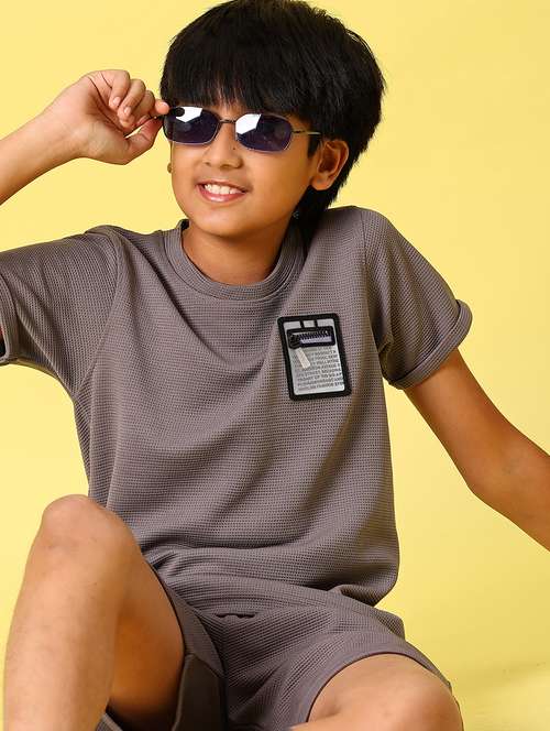 boys solid t-shirt & shorts co-ord set