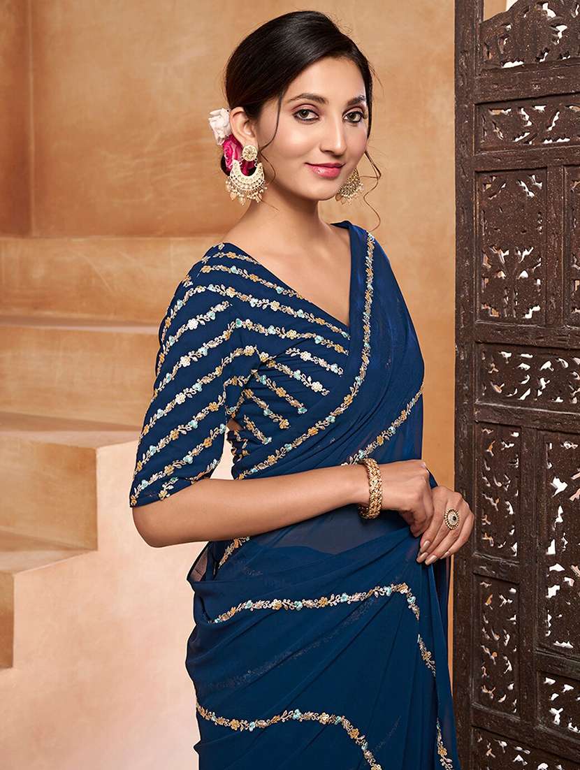 women blue embroidered saree with blouse - 21943645 - Standard Image - 5