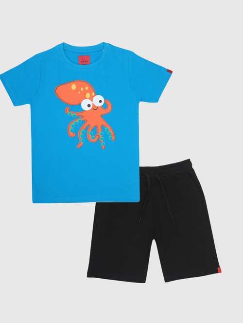boys printed t-shirt & shorts casual wear set - 21944748 -  Standard Image - 0