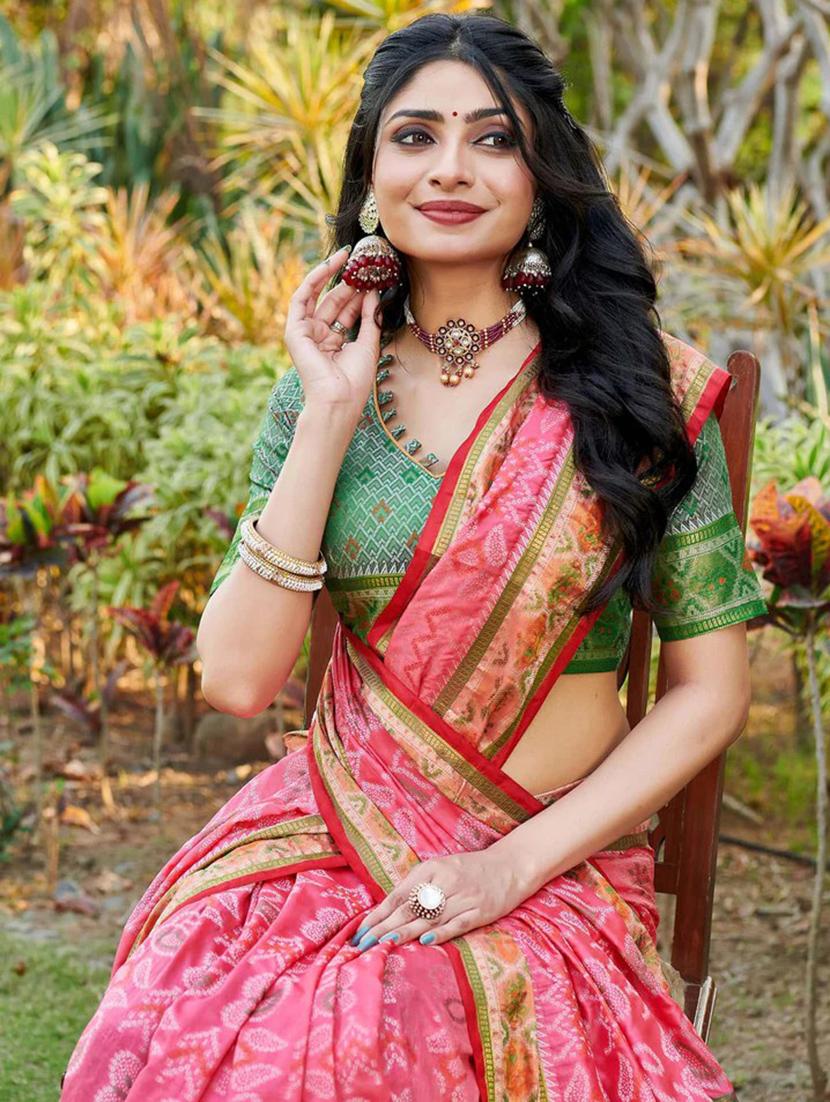 women self design patola saree with blouse - 21944881 - Standard Image - 3