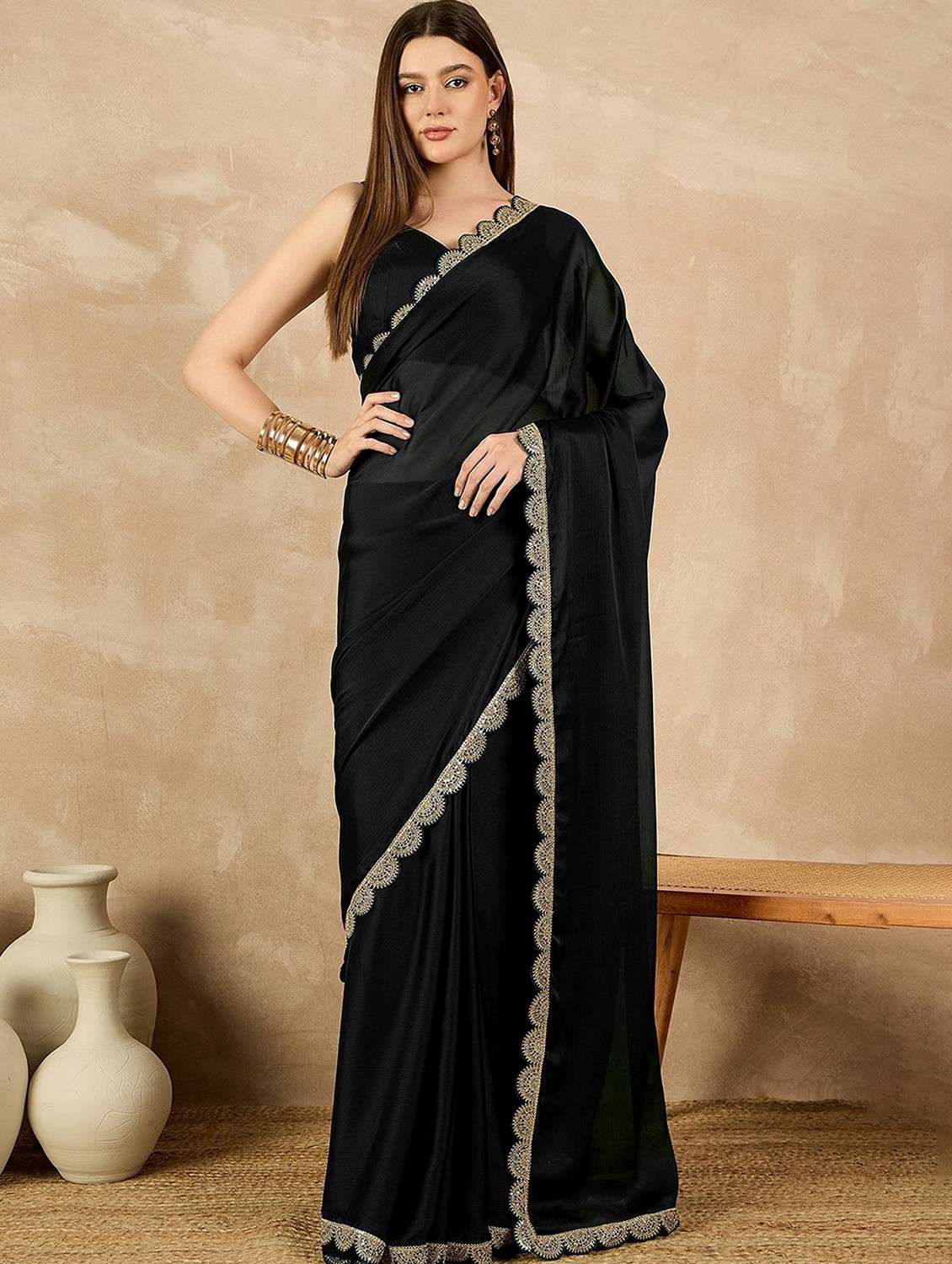 women solid with bordered saree with blouse - 21944885 - Zoom Image - 0